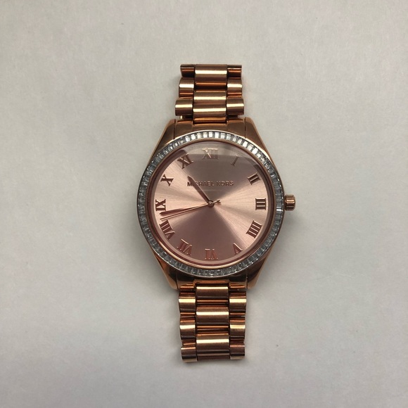 Michael Kors Rose Gold Watch - Picture 3 of 7